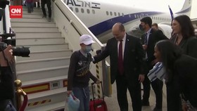 VIDEO: Israel Sambut Ratusan Pengungsi Yatim Piatu dari Ukraina