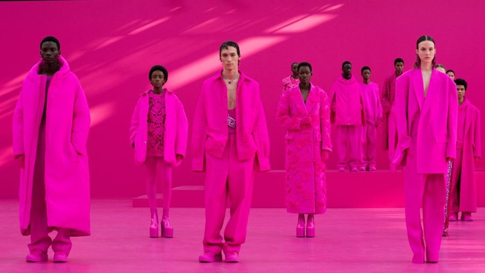 Serba Pink, Ini 7 Fakta Menarik dari Koleksi Valentino di Paris Fashion Week