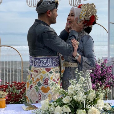 Resmi Nikah, Netizen Salah Fokus dengan Ayah Venna Melinda Saat Ijab Kabul