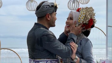 img-title Resmi Nikah, Netizen Salah Fokus dengan Ayah Venna Melinda Saat Ijab Kabul