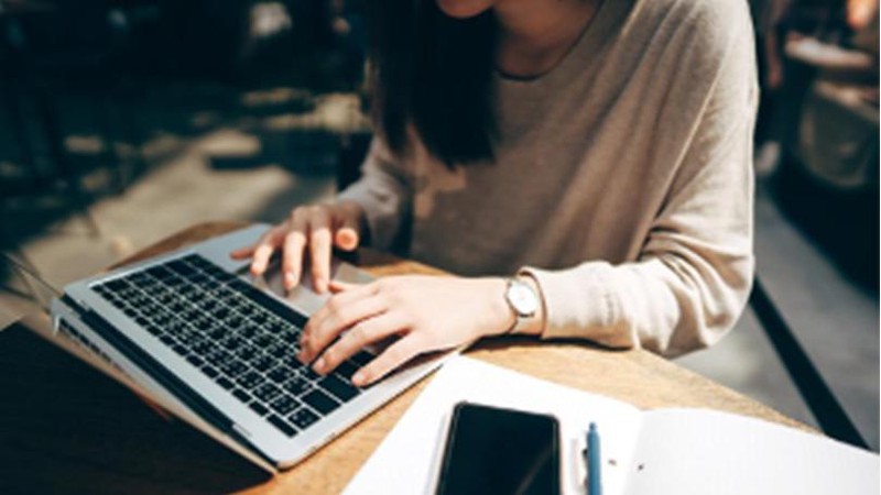 Website merupakan platform teknologi online yang kini sudah lazim digunakan.