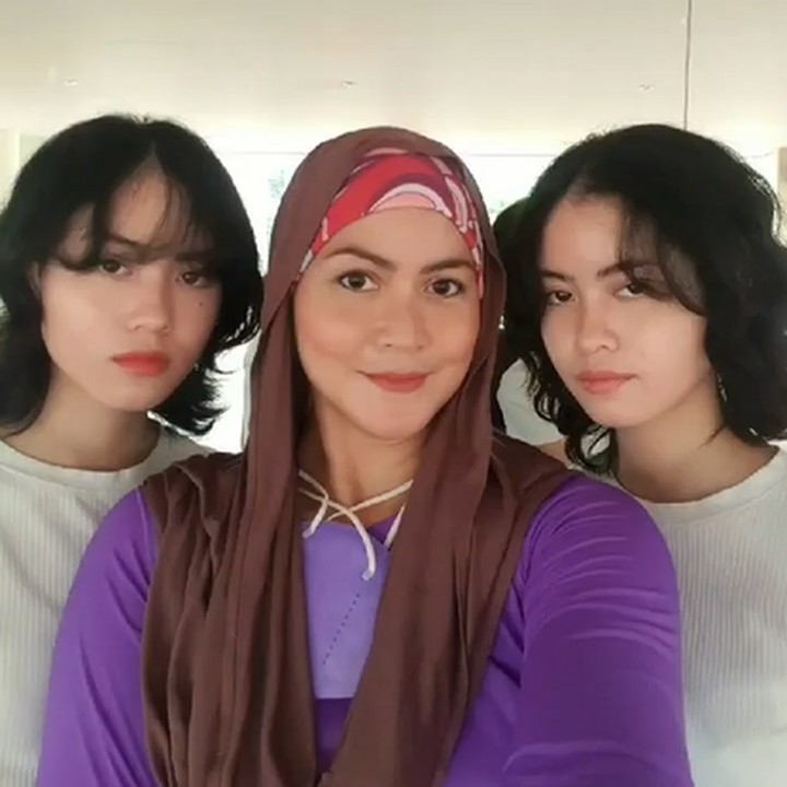 <p>Menikah dengan Adi Prabudi, Inez Tagor dikaruniai 4 orang anak. Dua di antaranya kembar dan bernama Adinda Nabila dan Adinda Nadia, Bunda. (Foto: Instagram @ineztagor)<br /><br /></p>