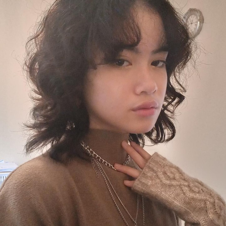 <p>Nabila dan Nadia juga kerap mengikuti kontes. Melalui postingan sang ibunda, terlihat keduanya tampak energik saat di atas panggung.(Foto: Instagram @adinda._.nadia)</p>