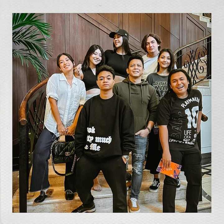 <p>Ariel NOAH diketahui juga sedang berada di Paris bersama rekan artis dan teman-teman influencer. Mereka tengah menyaksikan pagelaran mode di kota tersebut. (Foto: Instagram @arielnoah)</p>