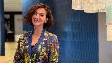img-title Bantah Iri, Wanda Hamidah ke Paris Saat Remaja Pakai Uang Sendiri
