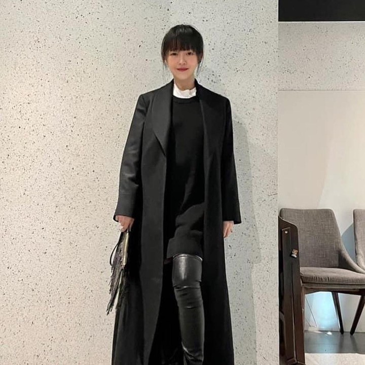 <p>Penampilan Barbie Hsu juga masih terlihat modis bak anak muda. Ia bahkan dikenal sebagai salah satu fashion icon, lho. (Foto: Instagram @hsushiyuan)<br /><br /><br /></p>