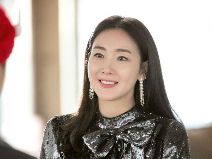 Choi Ji Woo sebagai cameo di Crash Landing on You