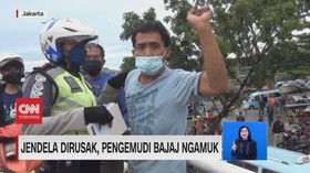 VIDEO: Jendela Dirusak, Pengemudi Bajaj Ngamuk