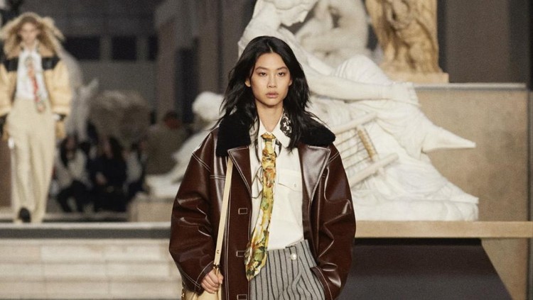 Jung Ho Yeon di Paris Fashion Week 2022 Jung Ho Yeon di Paris Fashion Week 2022