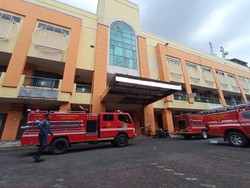 Kebakaran di Grand Mal Bekasi, 5 Mobil Damkar Dikerahkan Padamkan Api
