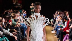 Segini Biaya Tampil di Fashion Week, Bisa Beli Minyak Goreng Sekelurahan