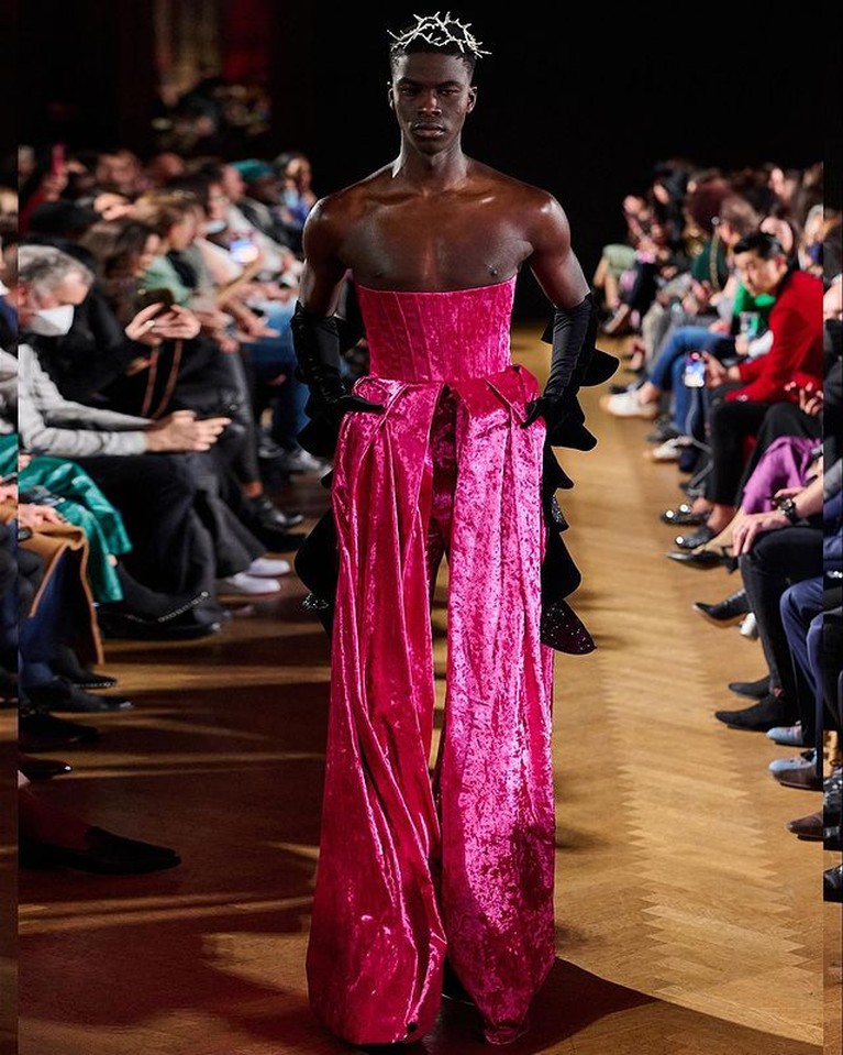 Koleksi Busana Harry Halim Tampil di PFW 2022 Koleksi Busana Harry Halim Tampil di PFW 2022