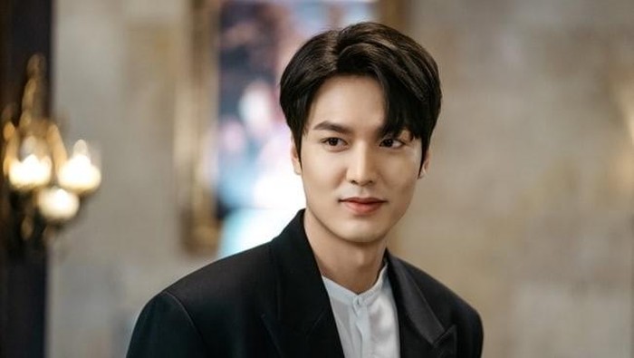 Simak Potret Lee Min Ho dengan 'Pasangan' Barunya, Akan Segera Tampil di Drama Korea Bersama! Simak Potret Lee Min Ho dengan 'Pasangan' Barunya, Akan Segera Tampil di Drama Korea Bersama!