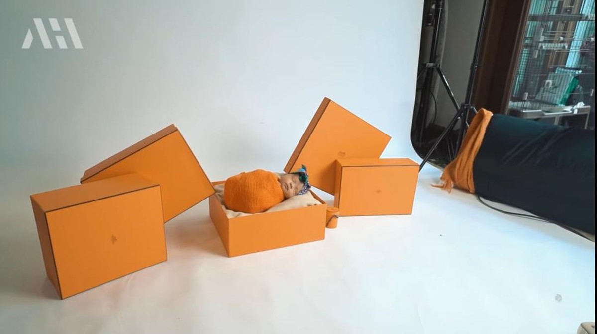 Anak Atta Halilintar dan Aurel&comma; baby Ameena yang dijuluki bayi sultan lakukan photoshoot newborn yang jadi sorotan&period; Yuk&comma; intip&excl;