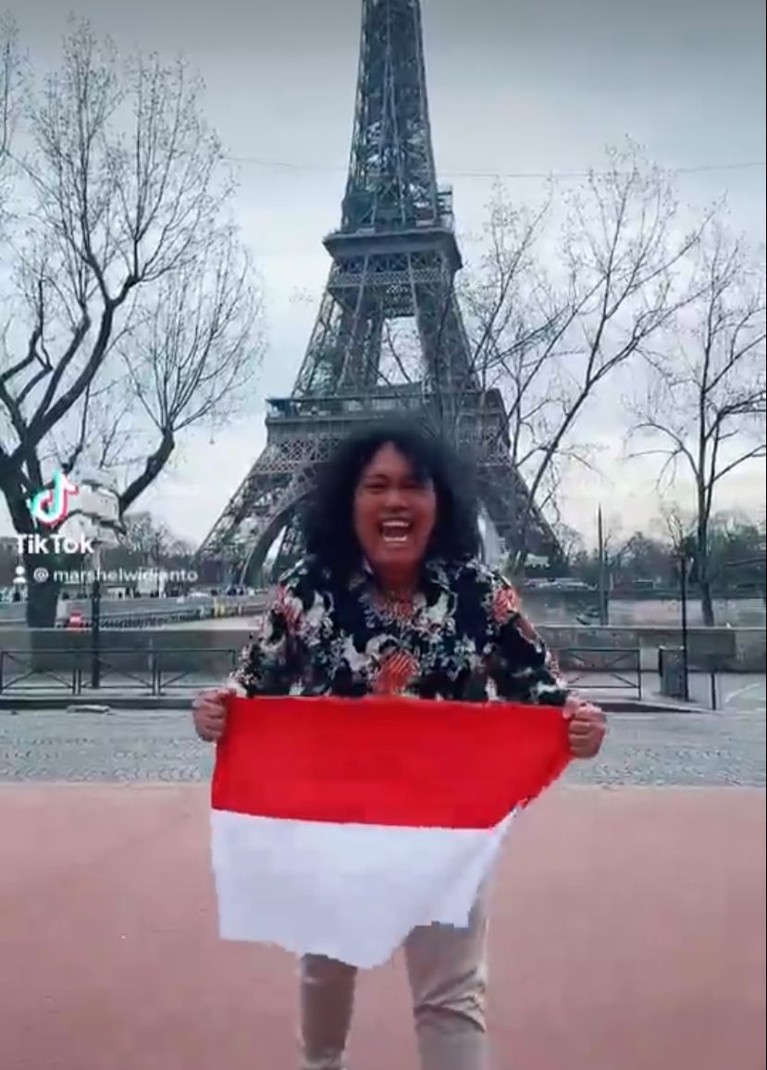 Marshel Widianto tengah berada di Paris dalam rangka kerja sambil liburan yang jadi sorotan. Yuk, intip potretnya!
