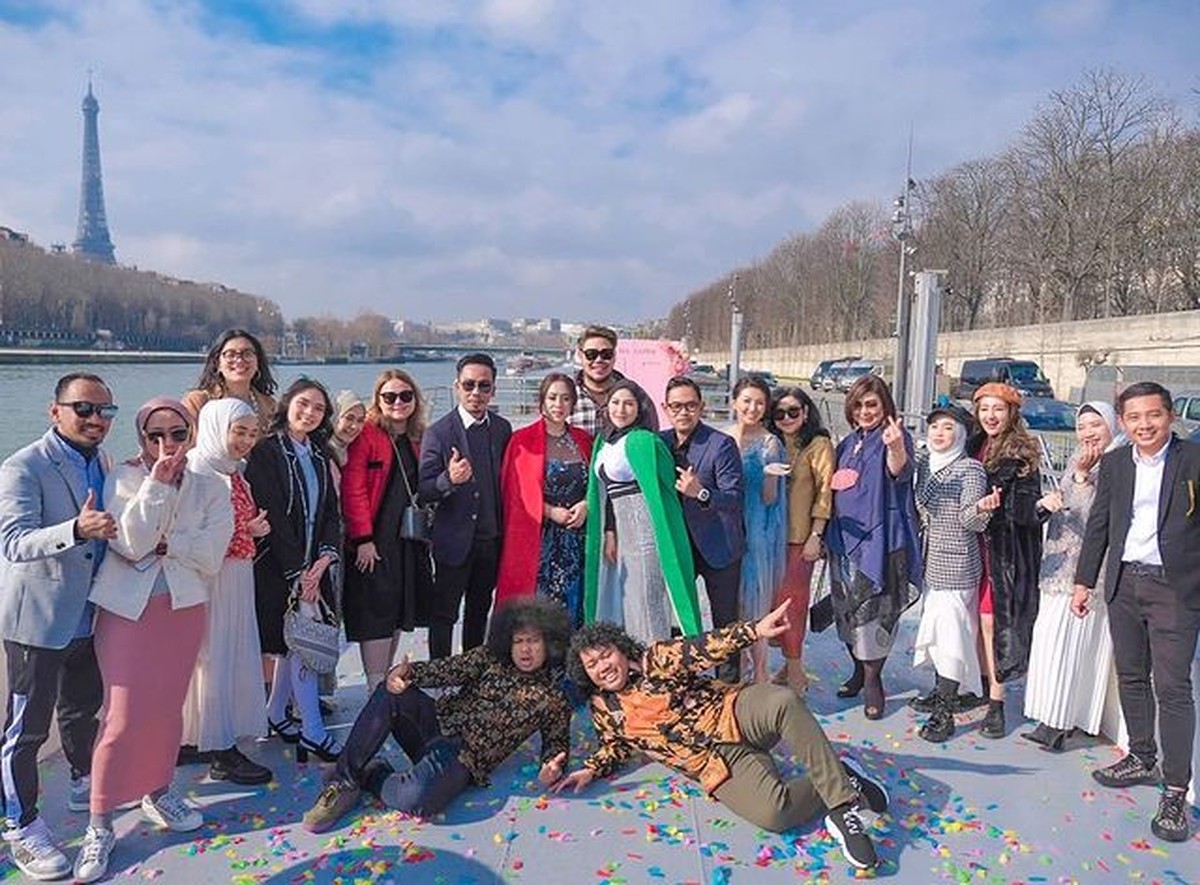 Marshel Widianto tengah berada di Paris dalam rangka kerja sambil liburan yang jadi sorotan&period; Yuk&comma; intip potretnya&excl;