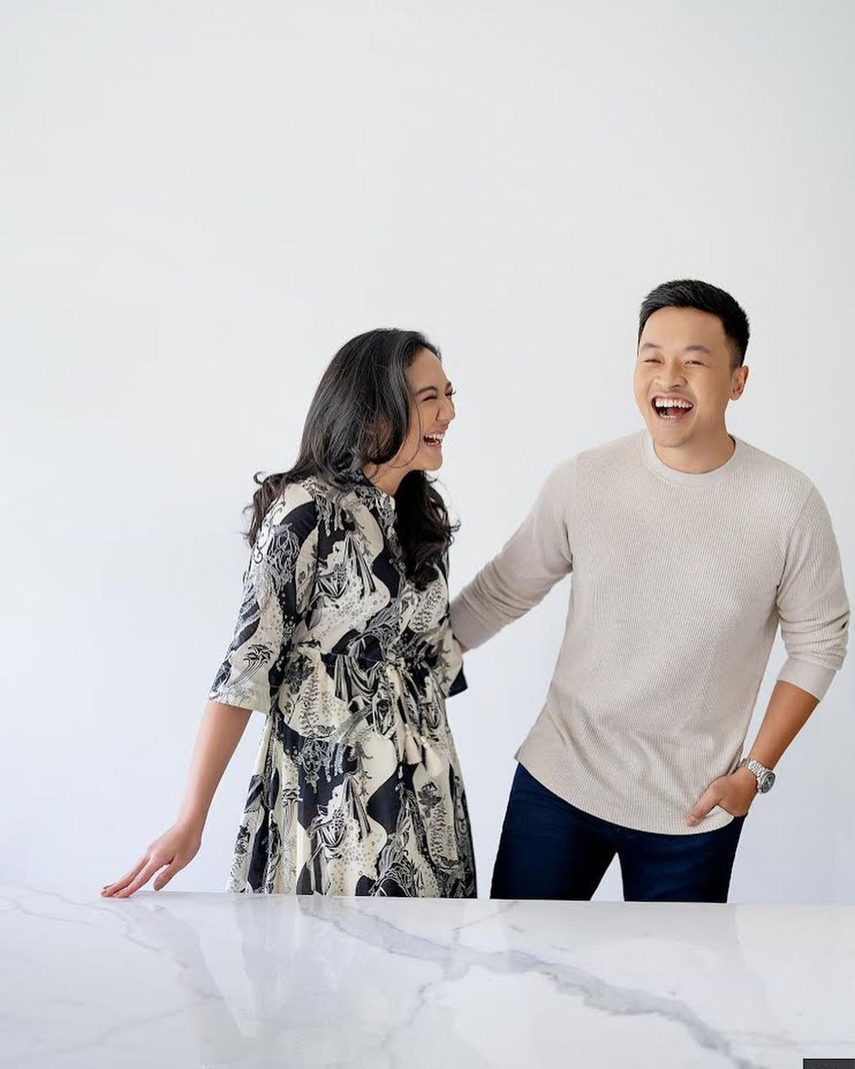 Potret Prewed Putri Tanjung dan Calon Suami