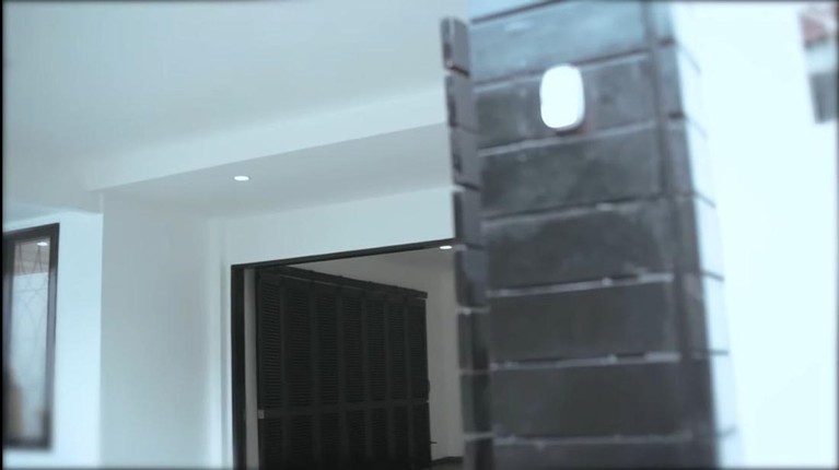 Rumah Jonathan Frizzy Usai bercerai dari Dhena Devanka, Jonathan Frizzy atau Ijonk terpaksa menjual rumah yang ia tinggali dengan Dhena. Yuk, intip!