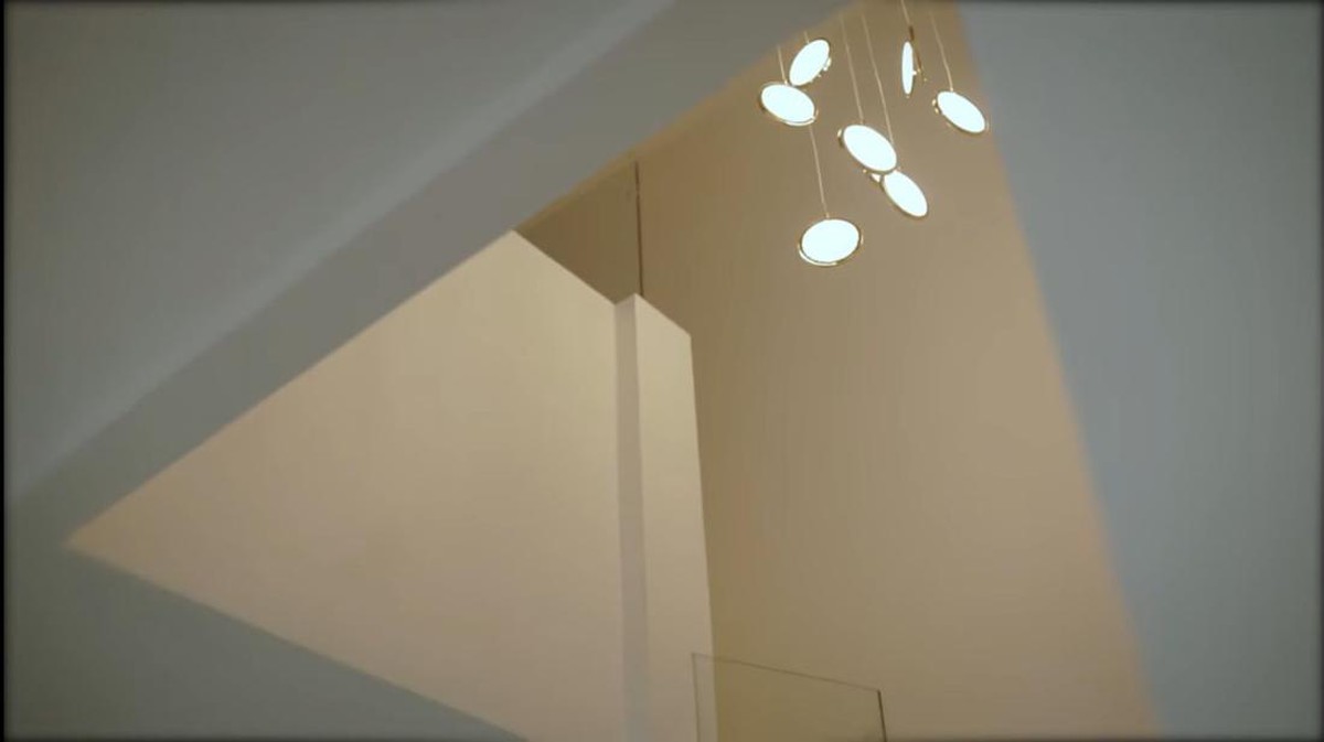 Usai bercerai dari Dhena Devanka&comma; Jonathan Frizzy atau Ijonk terpaksa menjual rumah yang ia tinggali dengan Dhena&period; Yuk&comma; intip&excl;