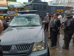 Polisi di Jayapura Dilempari Batu-Mobil Dirusak, Pelaku Diburu