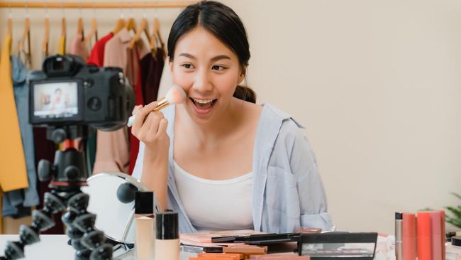 ShopeePay mendukung pemberdayaan perempuan, yang bisa dilakukan salah satunya dengan menjadi konten kreator di media sosial. 