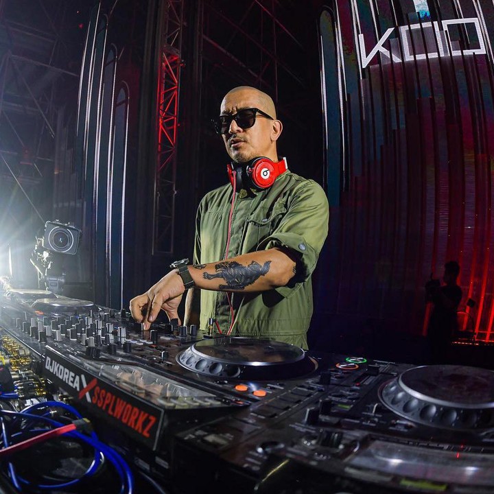 <p>Koo Yun Jup dikenal sebagai seorang disc jockey dengan nama panggung DJ Koo. Ia juga merupakan salah satu member grup musik Clan yang sempat eksis di Korea pada era 90-an. DJ Koo dan Barbie Hsu juga saling menandai akun Instagram di unggahan mereka masing-masing. (Foto: Instagram @djkoo)</p>