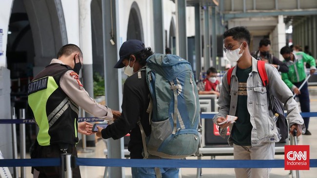 Kasus positif Covid-19 bertambah 5.653 pada hari ini. Sementara itu kasus kematian bertambah 10 orang.