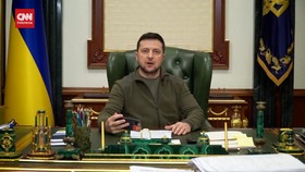 VIDEO: Presiden Ukraina Berpidato Dari Kantornya Di Kyiv
