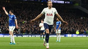 FOTO: Tottenham Beringas, Everton Terkulai Lemas