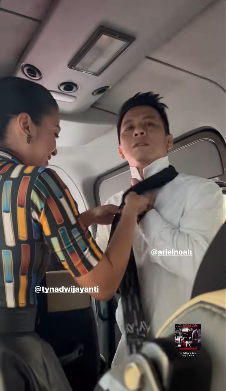 Tyna Kanna dan Ariel NOAH Kebersamaan Ariel NOAH dan Tyna Kanna saat kerja bareng artis lainnya di Paris jadi sorotan publik. Yuk, intip potret mereka!