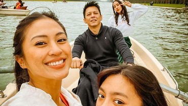 img-title Tyna Dwi Jayanti Bicara soal Kedekatan dengan Ariel NOAH di Paris
