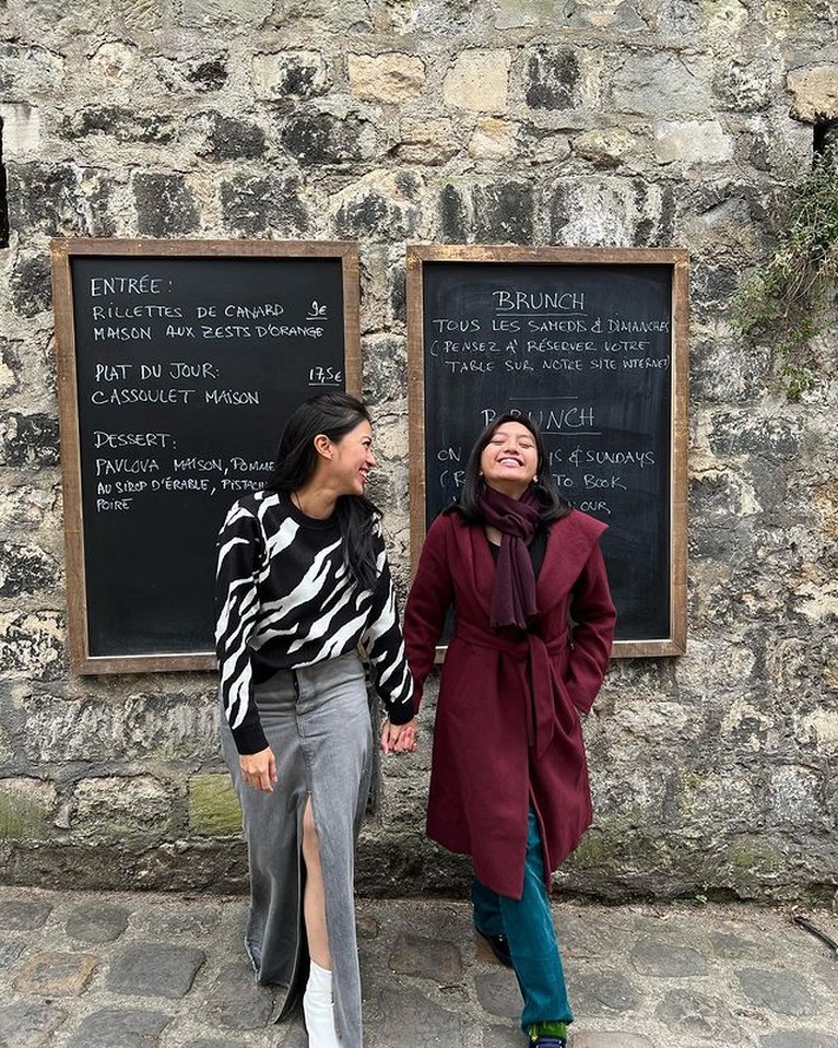 Tyna Kanna dan Ariel NOAH Kebersamaan Ariel NOAH dan Tyna Kanna saat kerja bareng artis lainnya di Paris jadi sorotan publik. Yuk, intip potret mereka!