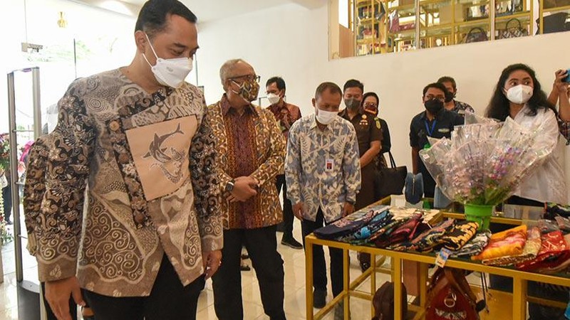 Produk Usaha Mikro Kecil dan Menengah (UMKM) di Kota Surabaya tak kalah bagusnya dengan produk luar negeri.