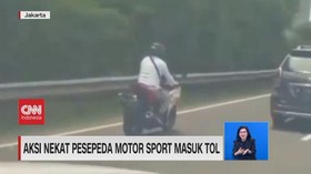 VIDEO: Aksi Nekat Pesepeda Motor Melanggar Lalin