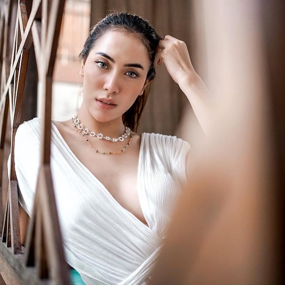 Adilla Dimitri eks suami Wulan Guritno telah move on dan gandeng kekasih baru&comma; Baby Jovanca yang beda 15 tahun&period; Yuk&comma; intip potretnya&excl;