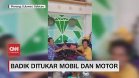 VIDEO: Badik Ditukar Mobil dan Motor