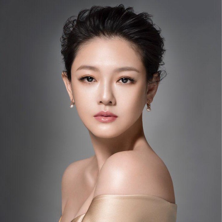 <p>Bunda masih ingat dengan Barbie Hsu? Aktris berparas imut ini pernah memainkan tokoh Shan Cai di drama China Meteor Garden. (Foto: Instagram @hsushiyuan)<br /><br /><br /></p>