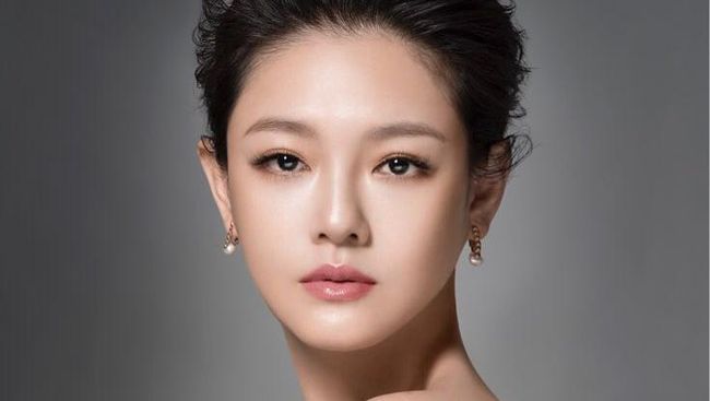 Isu Eks Suami Pura-pura Sedih usai Kematian Barbie Hsu, Ekspresi Mantan Mertua Disorot