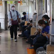 Aturan Terbaru Naik KRL: Tak Perlu Lagi Duduk Berjarak dan Kapasitas Penumpang Jadi 60%