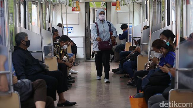 Aturan Terbaru Naik Krl Tak Perlu Lagi Duduk Berjarak Dan Kapasitas