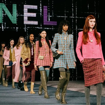 img-title Didedikasikan untuk Tweed, Ini 7 Hal Menarik dari Koleksi Chanel Fall/Winter 2022