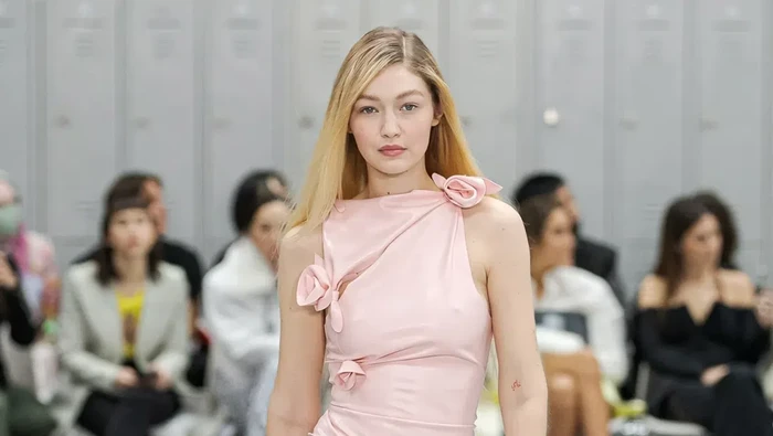 Gigi Hadid Sumbangkan Pendapatan Selama Fashion Week untuk Ukraina dan Palestina