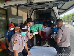 Damkar Bogor Bantu Bawa Pasien Obesitas 180 Kg ke RS Fatmawati