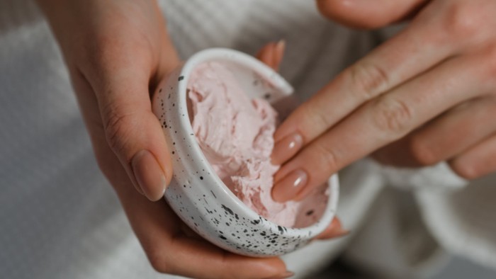 6 Kandungan di Skincare Terbaik untuk Mengurangi Produksi Minyak Berlebih di Wajah 6 Kandungan di Skincare Terbaik untuk Mengurangi Produksi Minyak Berlebih di Wajah