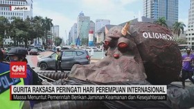 VIDEO: Gurita Raksasa Peringati Hari Perempuan Internasional