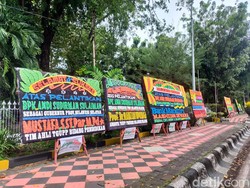 Pelantikan Gubernur Sulsel 2022, Karangan Bunga Mulai Berdatangan ke Rujab