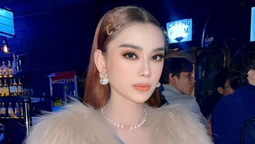 img-title Kisah Miris Transgender Cantik, Pernikahan Hancur karena Pelakor