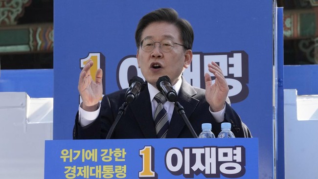 Mantan capres Korea Selatan dalam pemilu 2022 lalu, Lee Jae Myung, ditikam di leher saat jumpa pers di Busan.