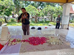 Saat Alunan Biola Mengalun di Makam WR Soepratman di Hari Musik Nasional