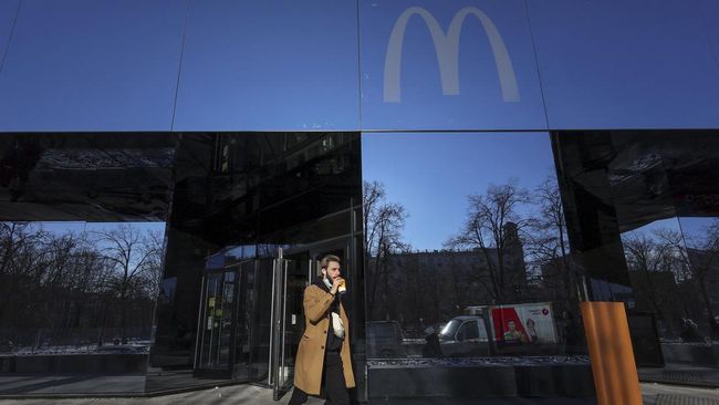 McDonald's akan membuka operasional lagi di Ukraina setelah sempat tutup bulan akibat invasi Rusia.